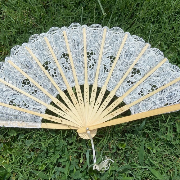 Lace Fan with Floral Design for Wedding - Picture 11 of 11